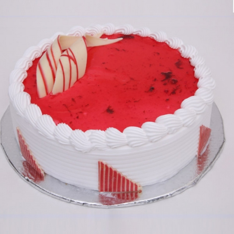 Yummy Strawberry Cake 